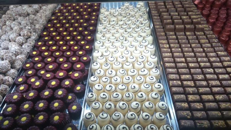 chocolaterie-ST CEZAIRE SUR SIAGNE-min_chocolates_milk_chocolate_white_chocolate_truffles_candy_food_treat_cacao-1213769